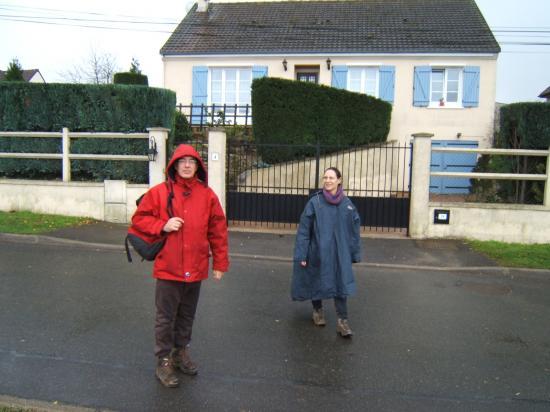 Bertrand et moi, devant mon ancienne maison,à Grisy-les-Plâtres