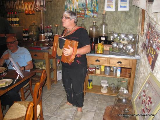 Catherine à l'accordéon