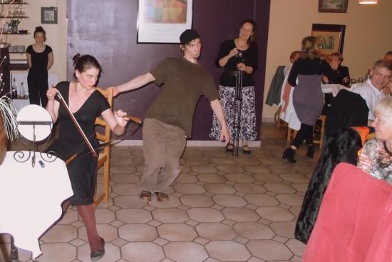 Marion et sa scie musicale, Anthonin, le mime